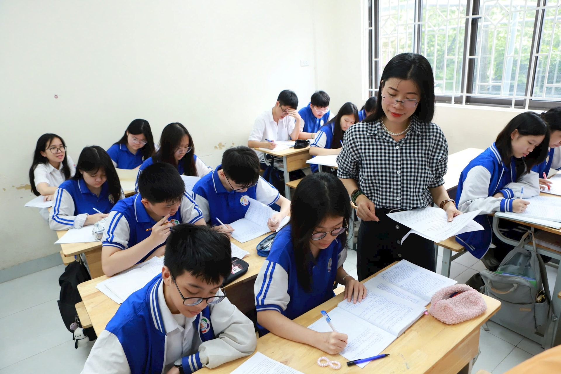 0406-thcs-thanh-cong-on-tap-lop-9-1.jpg
