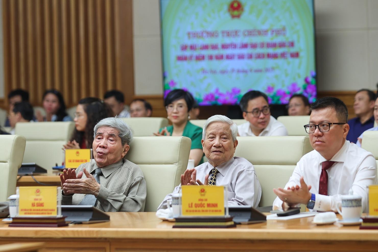Lãnh đạo, nguyên lãnh đạo các cơ quan báo chí dự buổi gặp mặt. Ảnh: VGP/Nhật Bắc