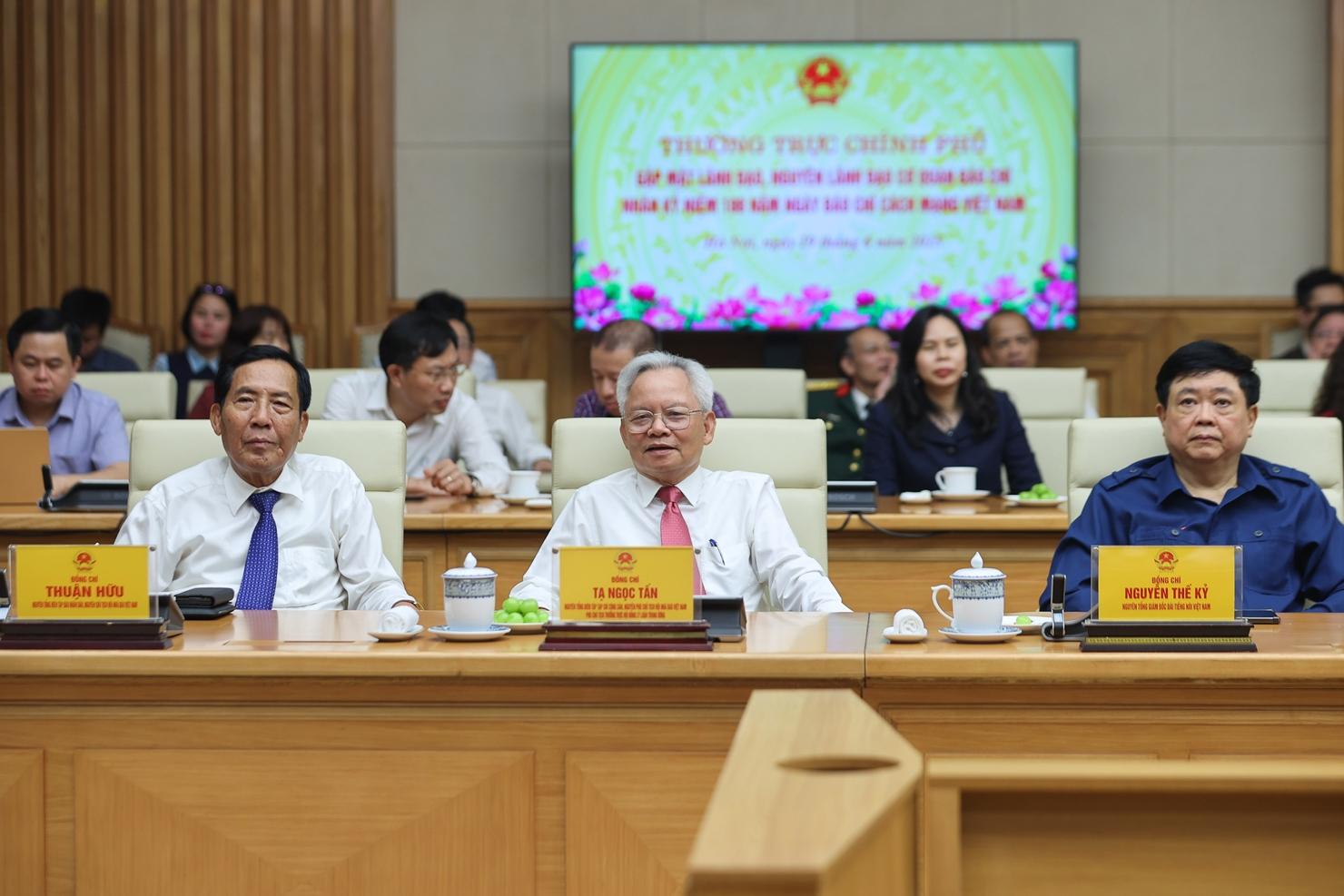 Lãnh đạo, nguyên lãnh đạo các cơ quan báo chí dự buổi gặp mặt. Ảnh: VGP/Nhật Bắc