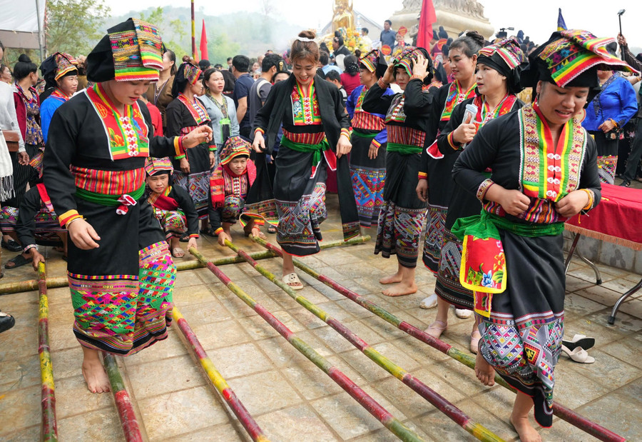 thap-muong-luan-linh-hon-ben-dong-song-ma-7.jpg