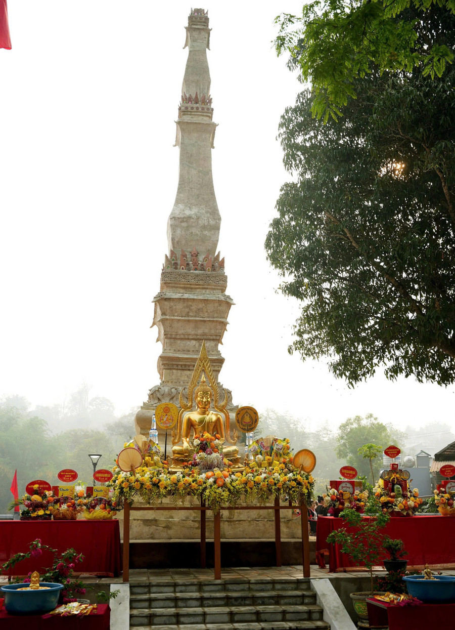thap-muong-luan-linh-hon-ben-dong-song-ma-2.jpg