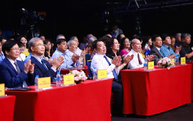 Các đại biểu tham dự lễ trao giải
