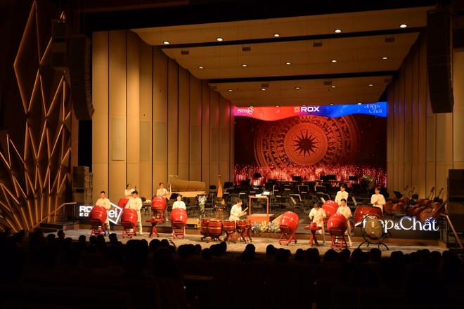Gala “Đẹp và Chất&quot; là món quà tinh thần ý nghĩa mà ROX Group dành tặng CBNV.