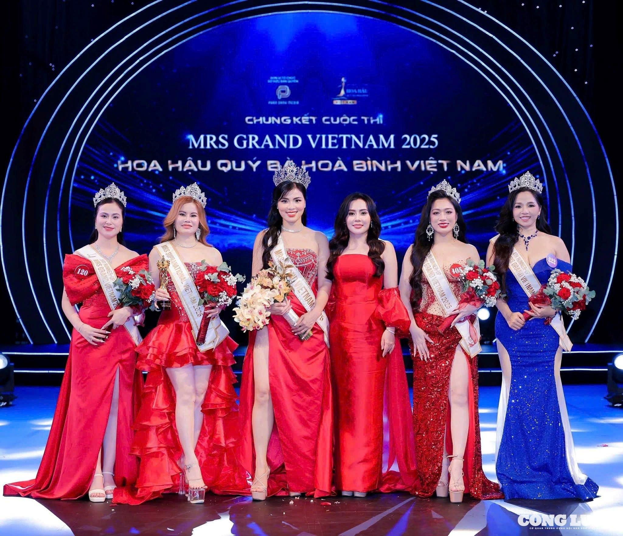 Tại đêm Chung kết, Ban tổ chức đồng thời trao danh hiệu cho 4 Á hậu cùng các giải thưởng phụ, nhằm tôn vinh những thí sinh có thành tích nổi bật và dấu ấn riêng trong suốt hành trình cuộc thi.