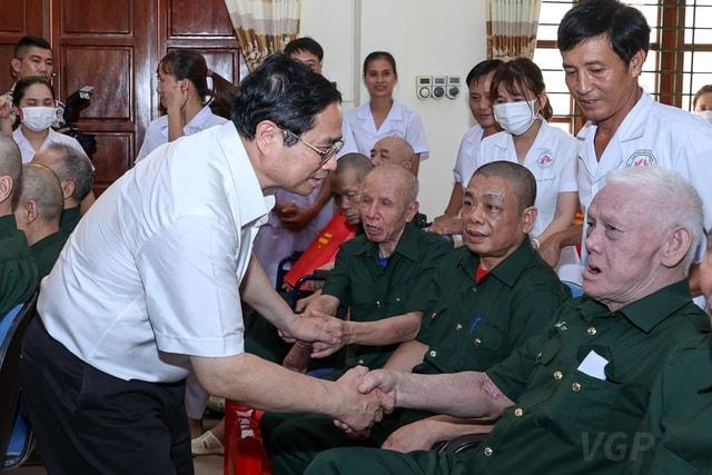 Tiếp tục chăm lo tốt đời sống người có công với cách mạng- Ảnh 1. Tiếp tục chăm lo tốt đời sống người có công với cách mạng- Ảnh 1.