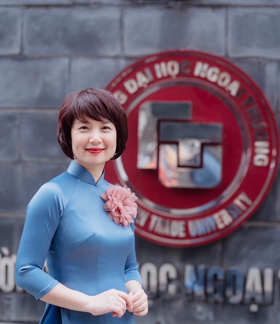 pgs-ts-pham-thu-huong.jpg