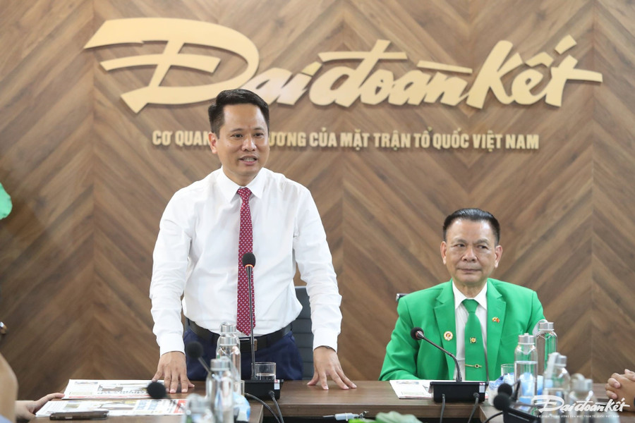 bao-dai-doan-ket-va-tap-doan-mai-linh-lan-toa-tinh-hoa-viet-den-moi-mien-2.jpg