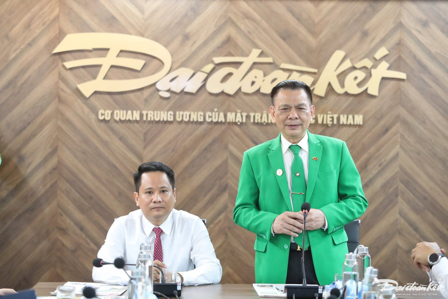 bao-dai-doan-ket-va-tap-doan-mai-linh-lan-toa-tinh-hoa-viet-den-moi-mien-3.jpg