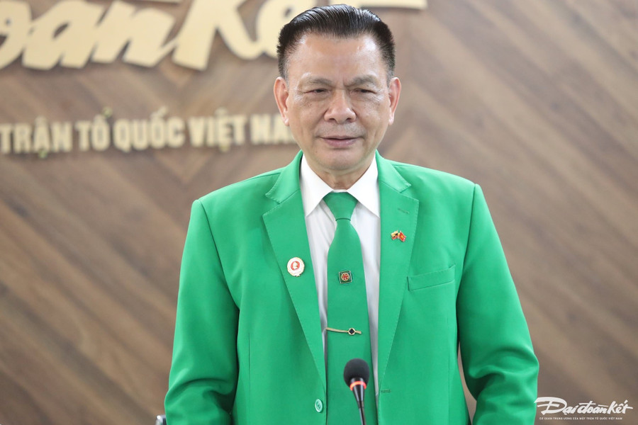 bao-dai-doan-ket-va-tap-doan-mai-linh-lan-toa-tinh-hoa-viet-den-moi-mien-4.jpg
