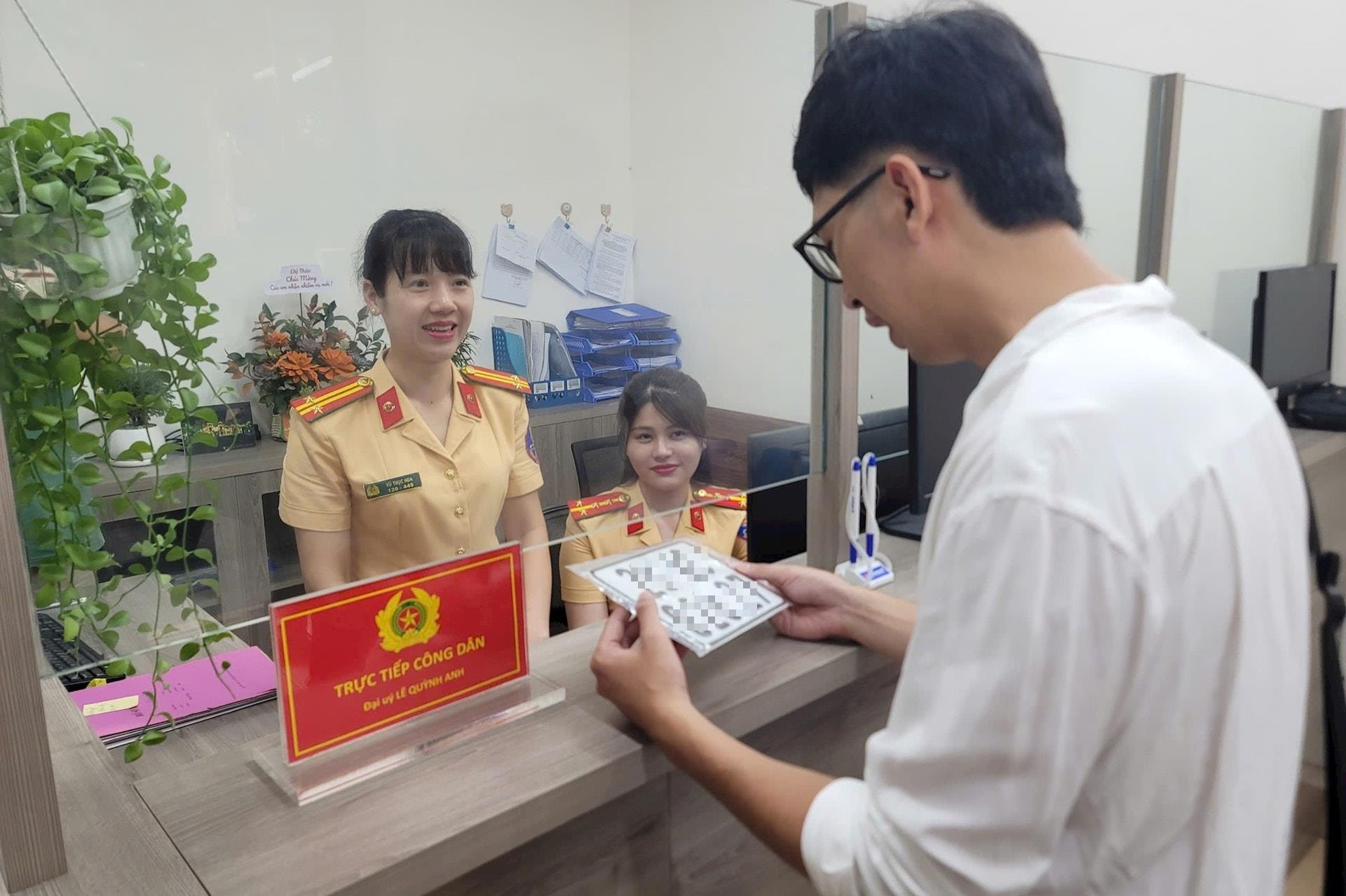 cua-nam1.jpg