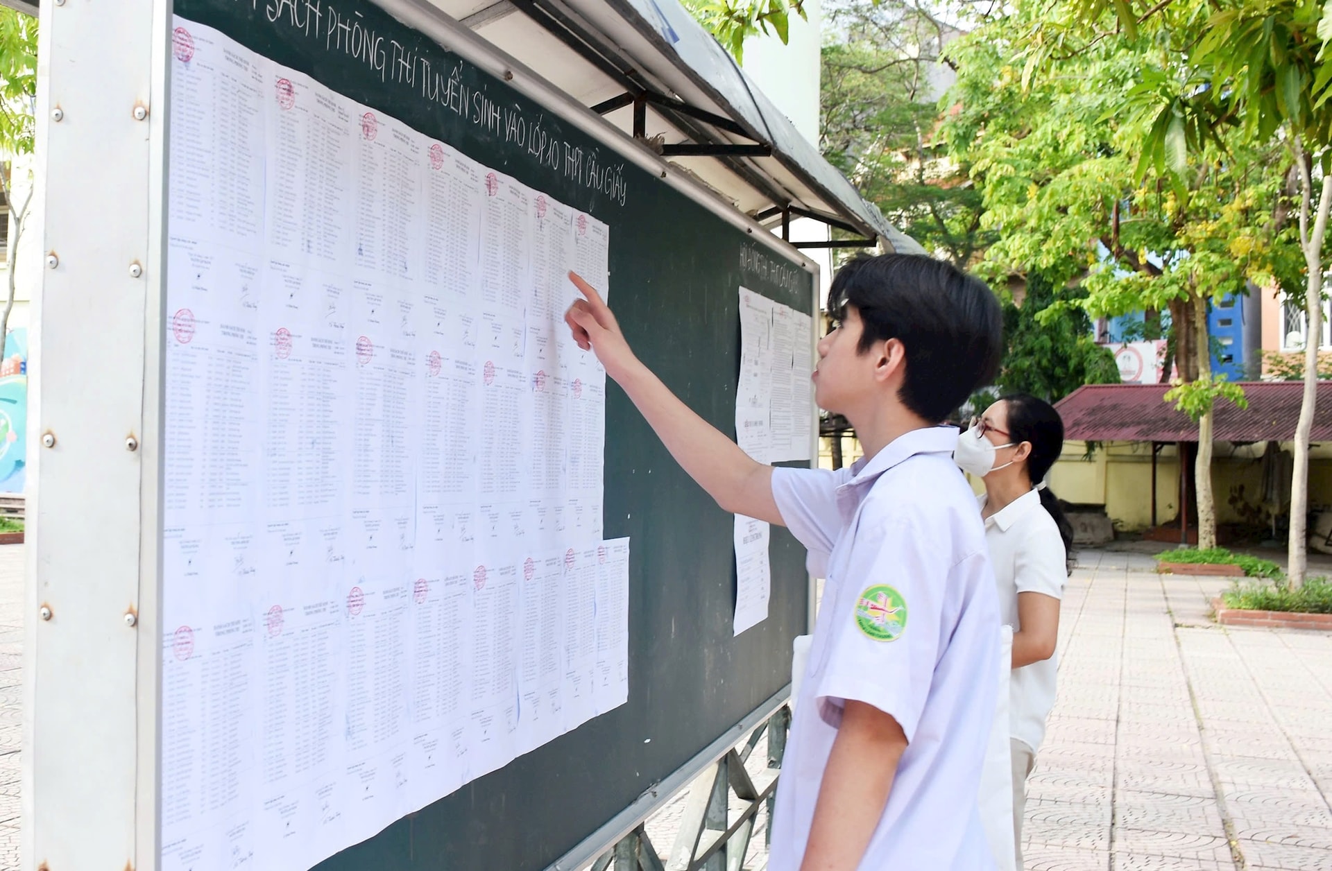 Việc công bố phổ điểm thi tốt nghiệp THPT giúp thí sinh thêm căn cứ lựa chọn, đặt nguyện vọng xét tuyển đại học. Ảnh: Lê Nguyễn
