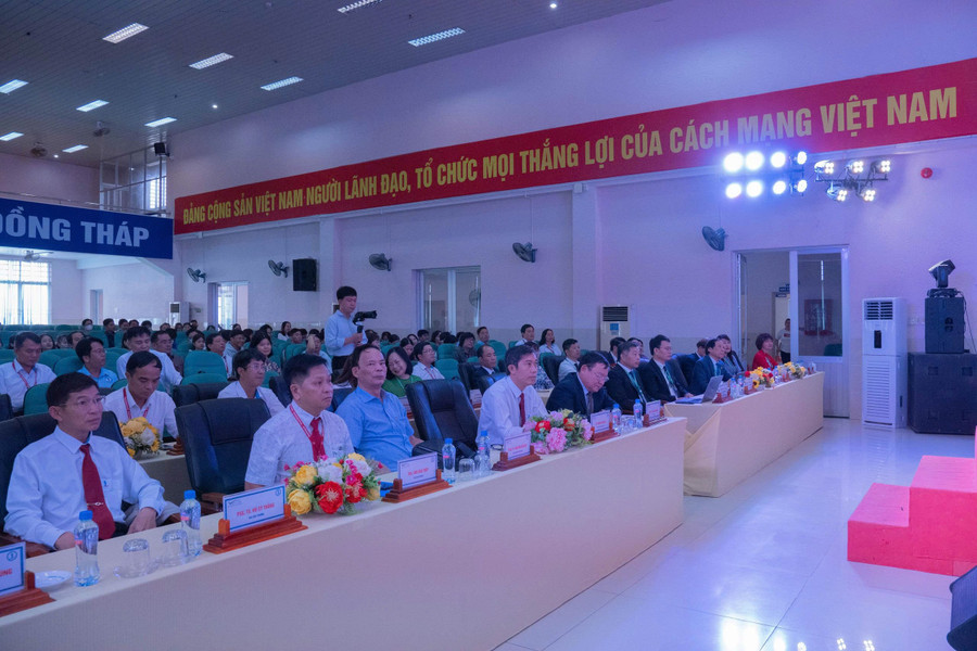 Đại biểu dự lễ khai mạc. dhdt-khai-mac-danh-gia-2.jpg