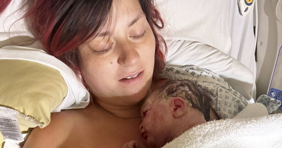 Sản phụ Kerri-Louise Gilchrist và con gái. san-phu1.jpg