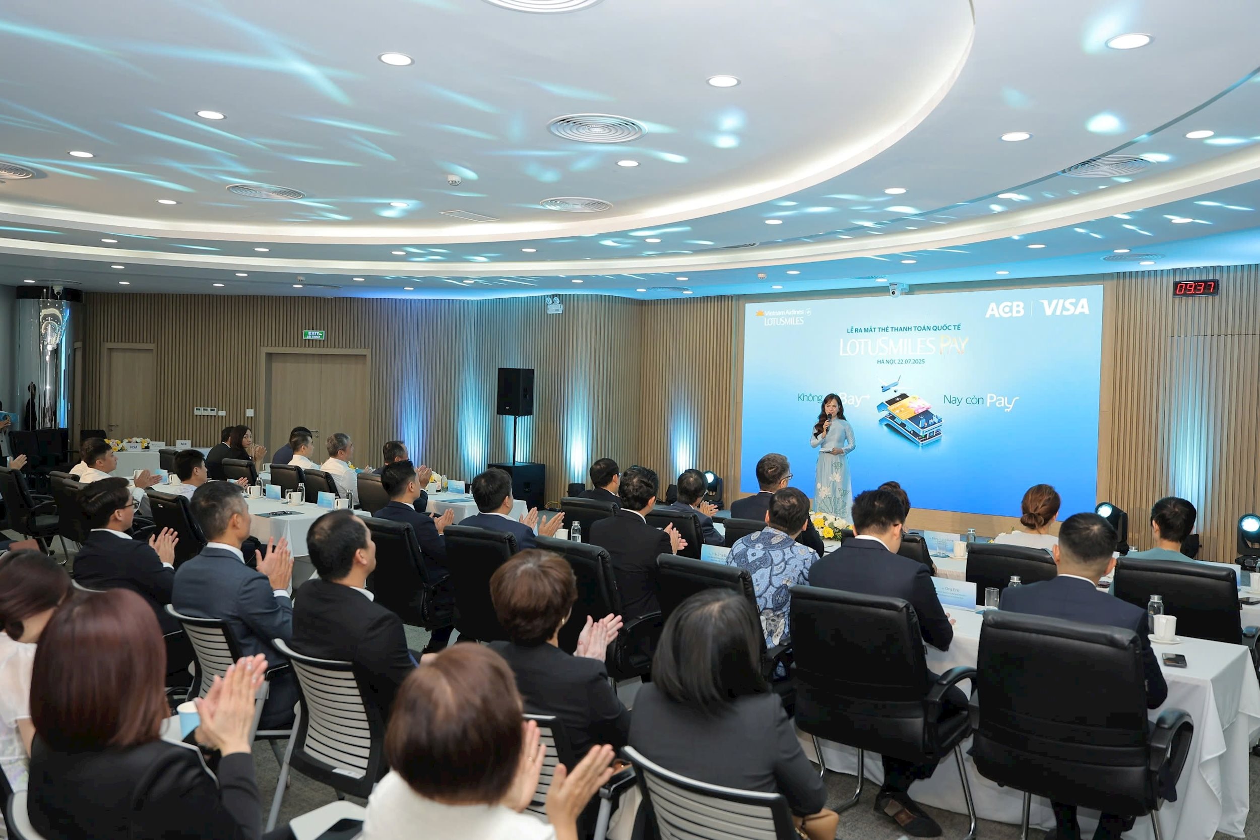 1. Toàn cảnh lễ ra mắt thẻ thanh toán quốc tế Lotusmiles Pay