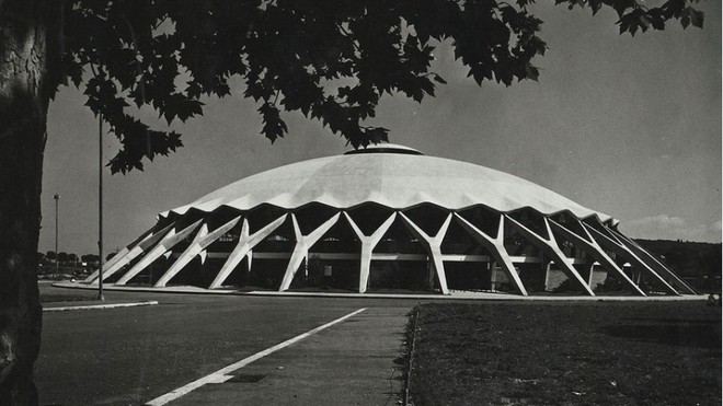 Mái vòm bê tông đặc trưng của nhà thi đấu Palazzetto dello Sport ở Ý Mái vòm bê tông đặc trưng của nhà thi đấu Palazzetto dello Sport ở Ý