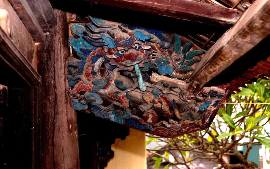 Hình ảnh lân, rồng được chạm trổ tinh xảo. nghe-nguyet-vien-mach-nguon-hieu-hoc-chay-mai-7.jpg