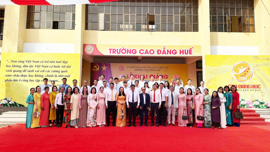 Đội ngũ giảng viên Trường Cao đẳng Huế. 1.jpg