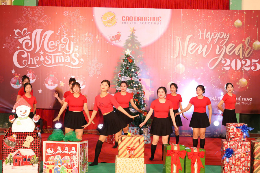 Ngoài những giờ học trên lớp, các em còn được tham gia nhiều hoạt động ngoại khoá bổ ích. 7.jpg