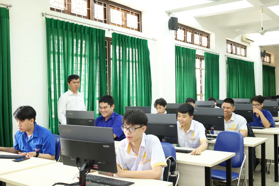 Các ngành học bắt kịp xu hướng chuyển đổi số đang là lựa chọn của nhiều học sinh, sinh viên. 5.jpg