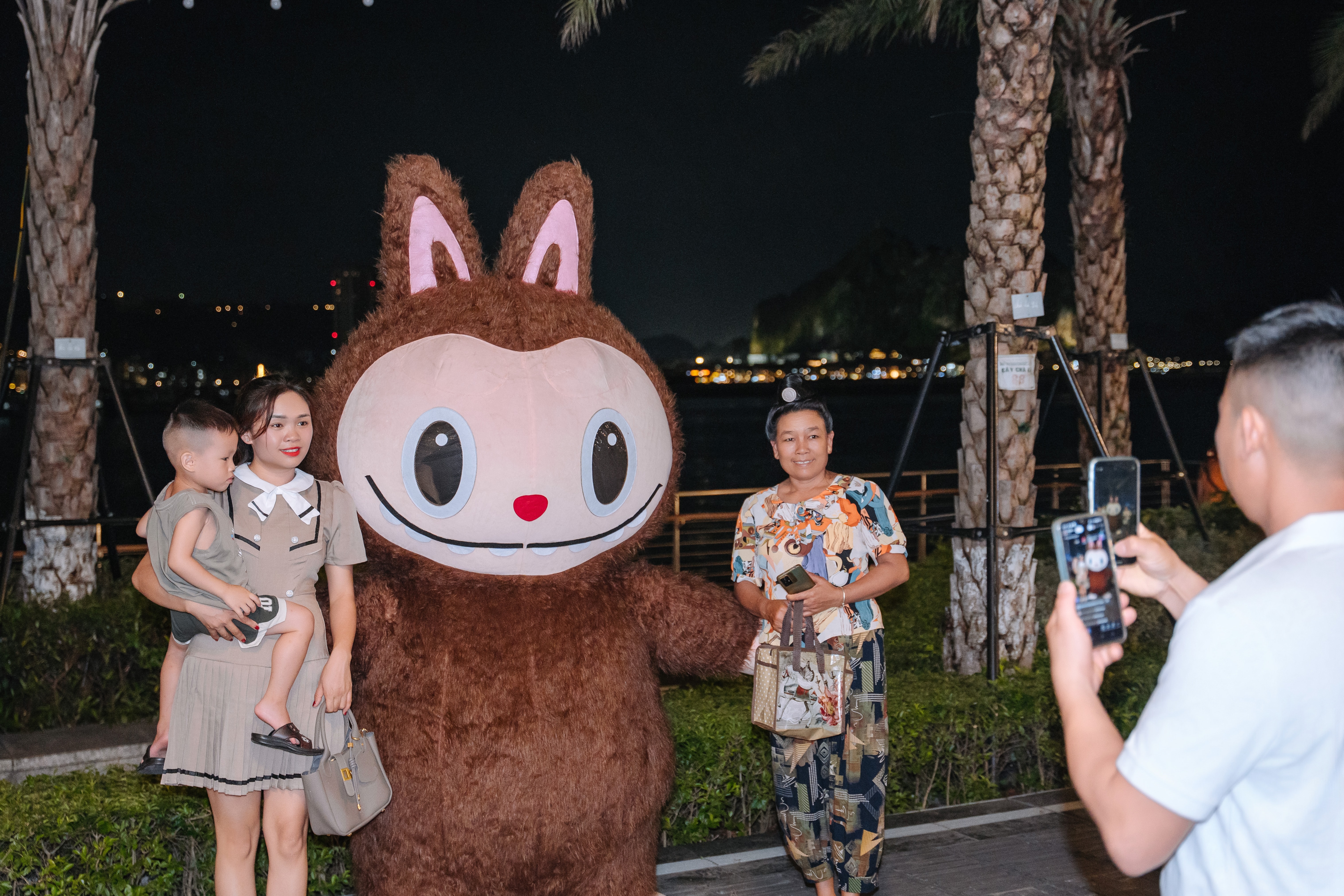 cho-dem-vui-fest-ha-long.jpg