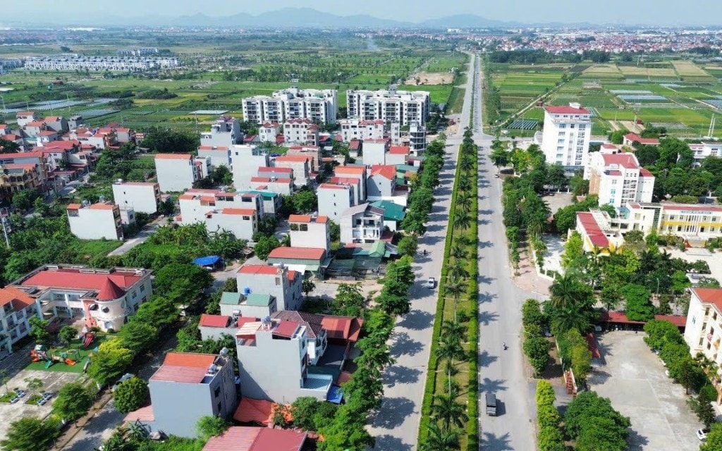 Nằm ở phụ cận Cảng hàng không quốc tế Nội Bài, xã Quang Minh có vai trò “hậu phương” cho các hoạt động vận chuyển, thương mại, logistic cả hàng không và đường bộ