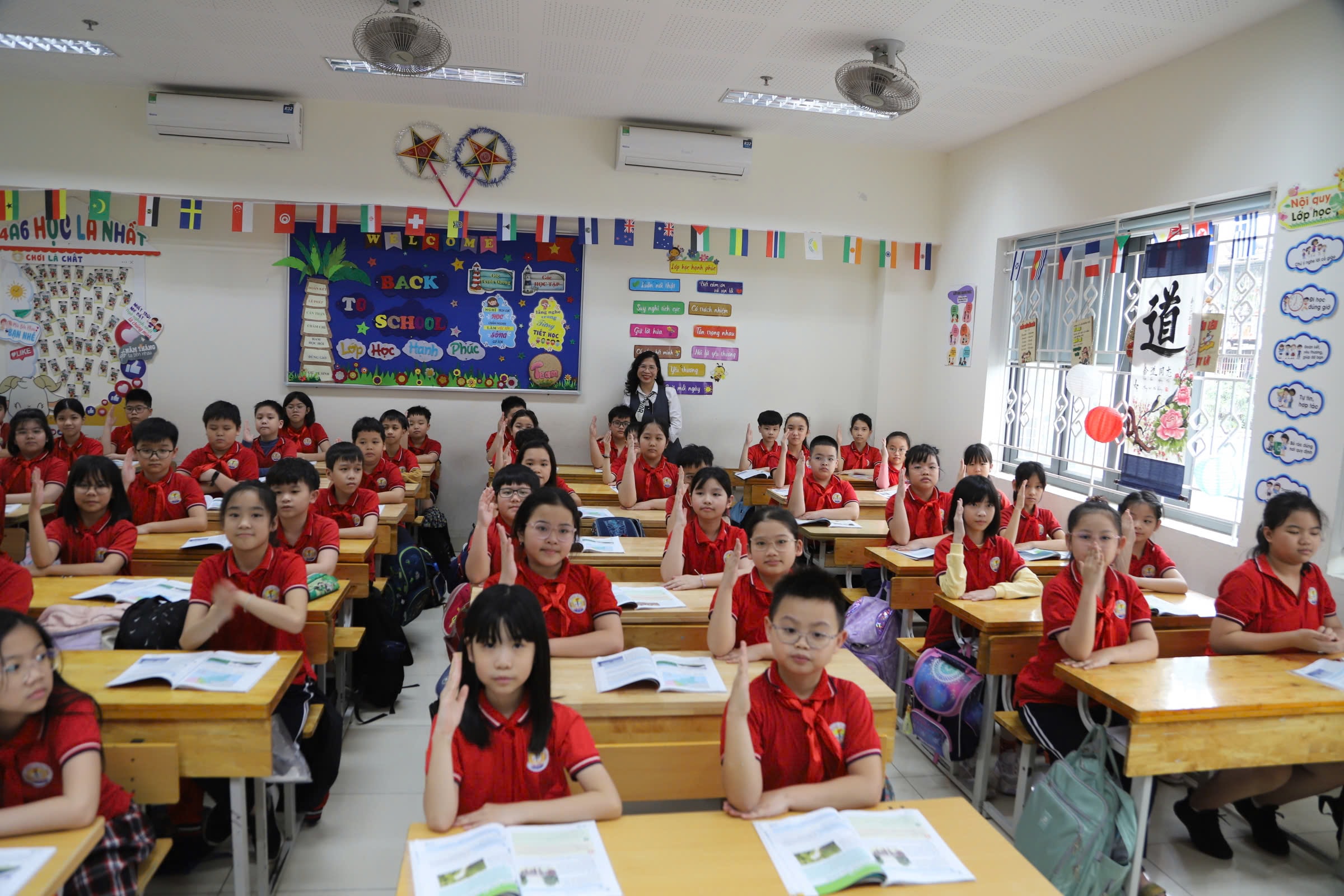 Cấp tiểu học sẽ tổ chức chương trình dạy học 2 buổi/ngày và không quá 7 tiết học mỗi ngày.