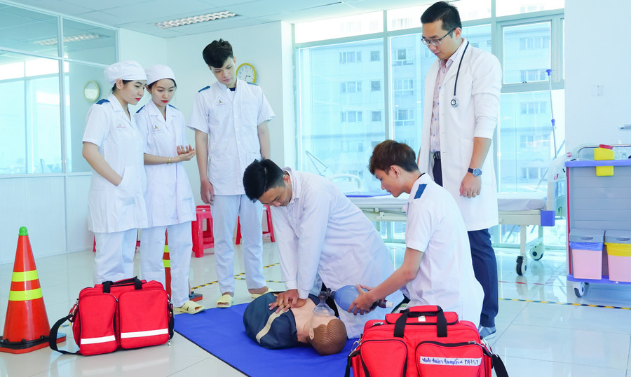 Sinh viên ngành Y sĩ đa khoa, Trường Cao đẳng Đại Việt Sài Gòn. Ảnh: Gia Hưng