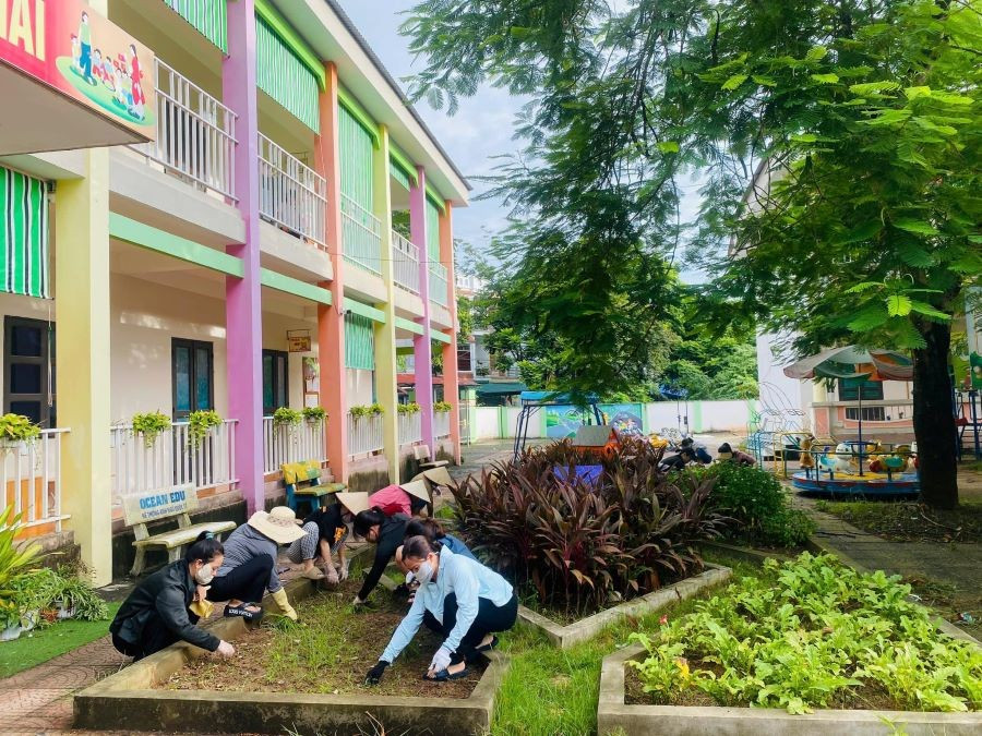 Trường Mầm non Hùng Vương vệ sinh trường, lớp chuẩn bị tựu trường năm học mới 2025 - 2026.