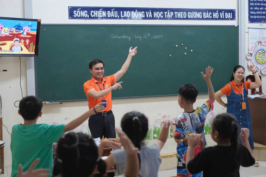 Lớp học ngoại ngữ giúp nhiều trẻ em có sân chơi bổ ích, tăng cường kỹ năng ngoại ngữ.