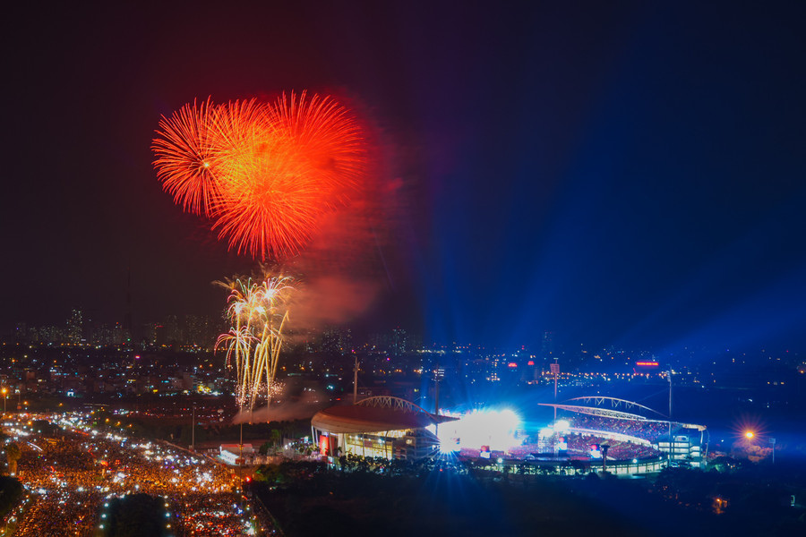 Đêm 10/8, không gian Sân vận động Quốc gia Mỹ Đình đón hàng vạn khán giả đến với chương trình nghệ thuật chính luận “Tổ quốc trong tim”. dsc04360.jpg