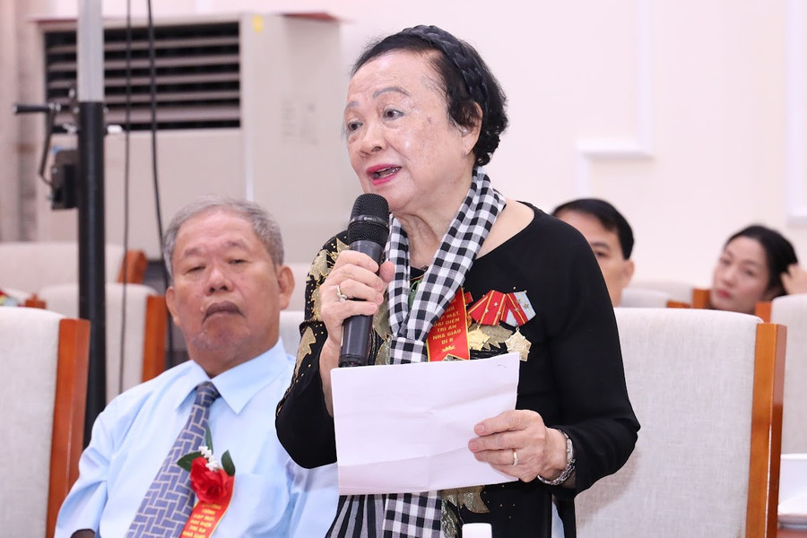 Đại diện Nhà giáo đi B chia sẻ tại buổi gặp mặt. 7.jpg