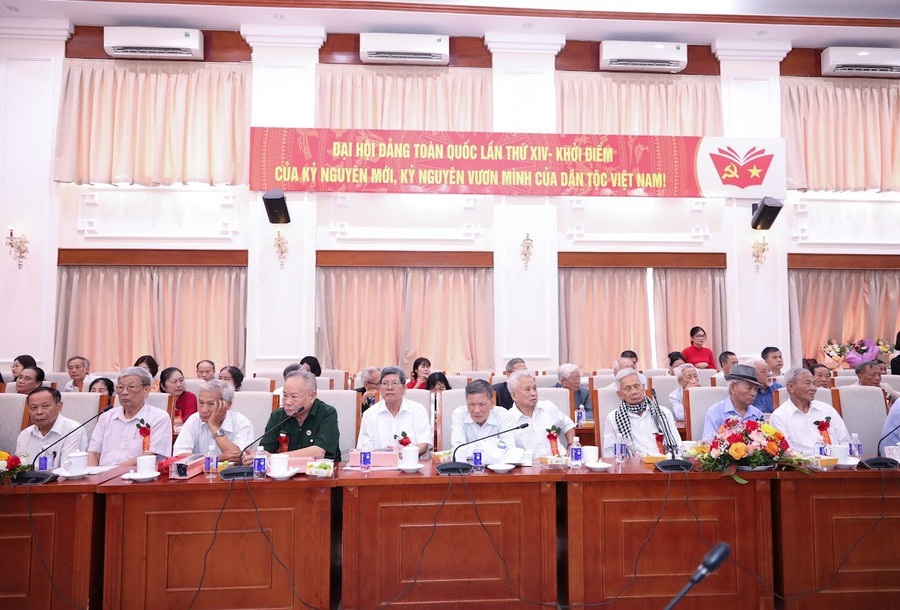 Các Nhà giáo đi B tại buổi gặp mặt. 10.jpg