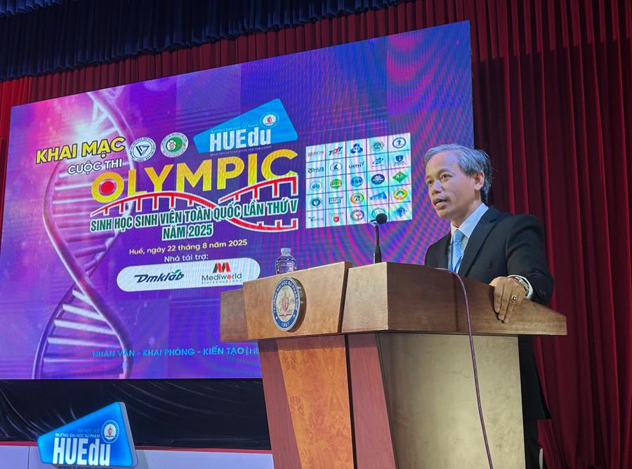 TS Lê Hồ Sơn, Hiệu trưởng Trường Đại học Sư phạm, Đại học Huế chúc mừng cuộc thi thành công. ts-le-ho-son.jpg