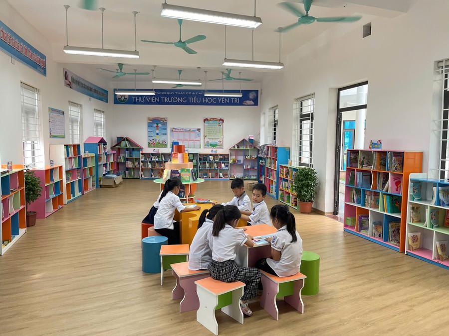 Thư viện sách Trường Tiểu học Yên Trị (Yên Đồng, Ninh Bình). cha-me-bot-lo-hoc-sinh-them-vui-3.jpg