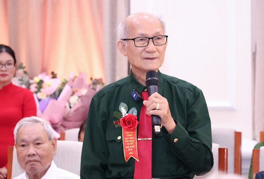 Đại diện Nhà giáo đi B chia sẻ tại buổi gặp mặt. 12.jpg