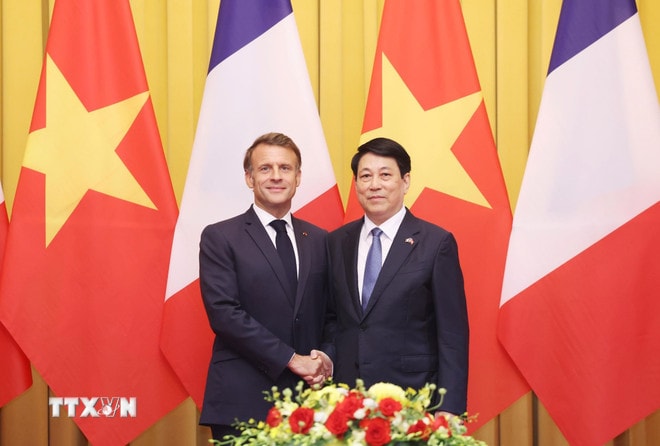 e3038b11039c61e0f50f11ca9e4385a309-_ttxvn-chu-tich-nuoc-luong-cuong-hoi-dam-voi-tong-thong-phap-emmanuel-macron-2605-1.jpg