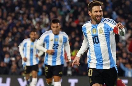Messi lập cú đúp giúp Argentina ‘hạ đẹp’ Venezuela.
