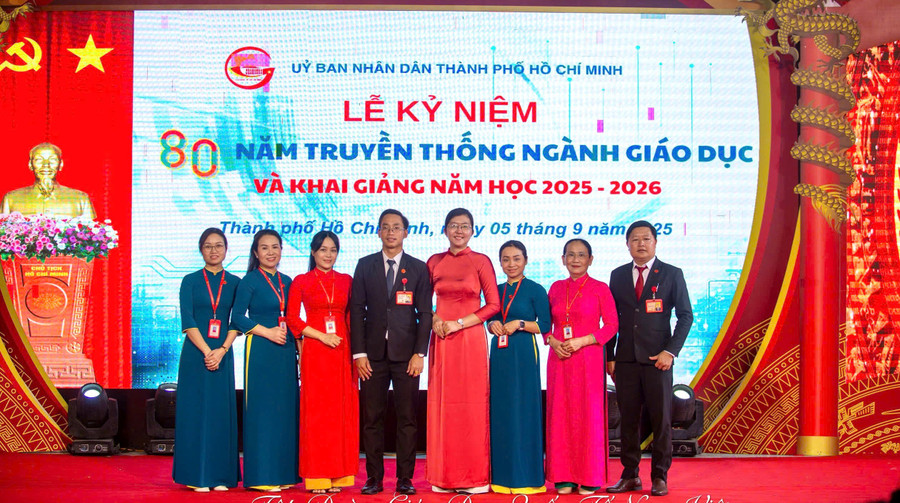 Thầy cô Trường Nam Việt rạng rỡ tại lễ khai giảng. khai-giang-nam-viet-4.jpg