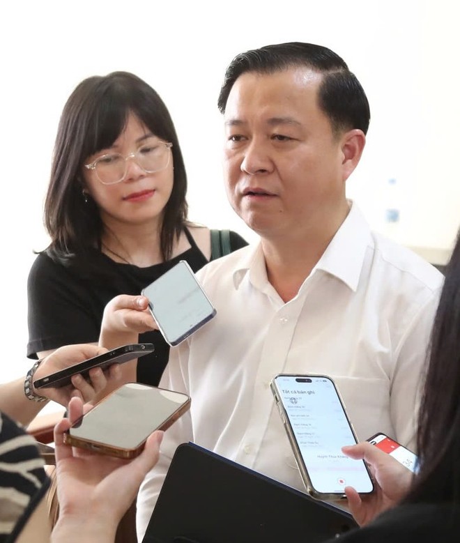 Ông Đặng Thanh Phong trả lời báo chí về bếp ăn học đường