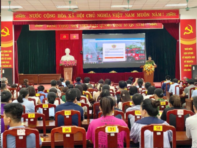 Lực lượng Cảnh sát PCCC và CNCH đang nỗ lực, tăng cường hướng dẫn cơ sở khai báo, cập nhật thông tin của cơ sở thuộc diện quản lý về PCCC và CNCH Lực lượng Cảnh sát PCCC và CNCH đang nỗ lực, tăng cường hướng dẫn cơ sở khai báo, cập nhật thông tin của cơ sở thuộc diện quản lý về PCCC và CNCH