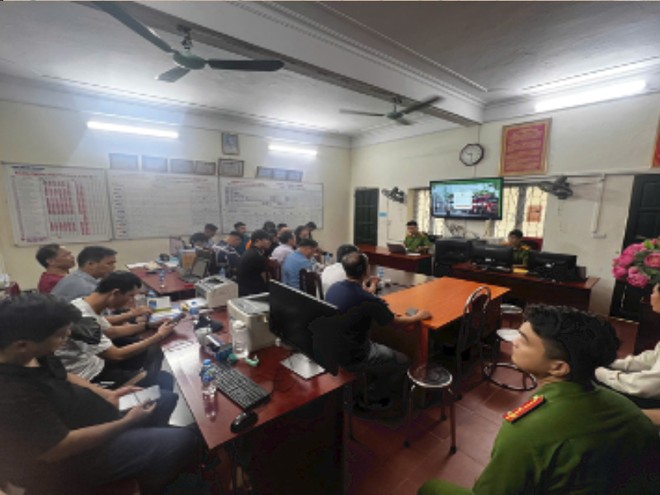 Trực tiếp hướng dẫn các cơ sở thực hành các thao tác nhập trường dữ liệu vào phần mềm qua các thiết bị máy tính, điện thoại thông minh Trực tiếp hướng dẫn các cơ sở thực hành các thao tác nhập trường dữ liệu vào phần mềm qua các thiết bị máy tính, điện thoại thông minh