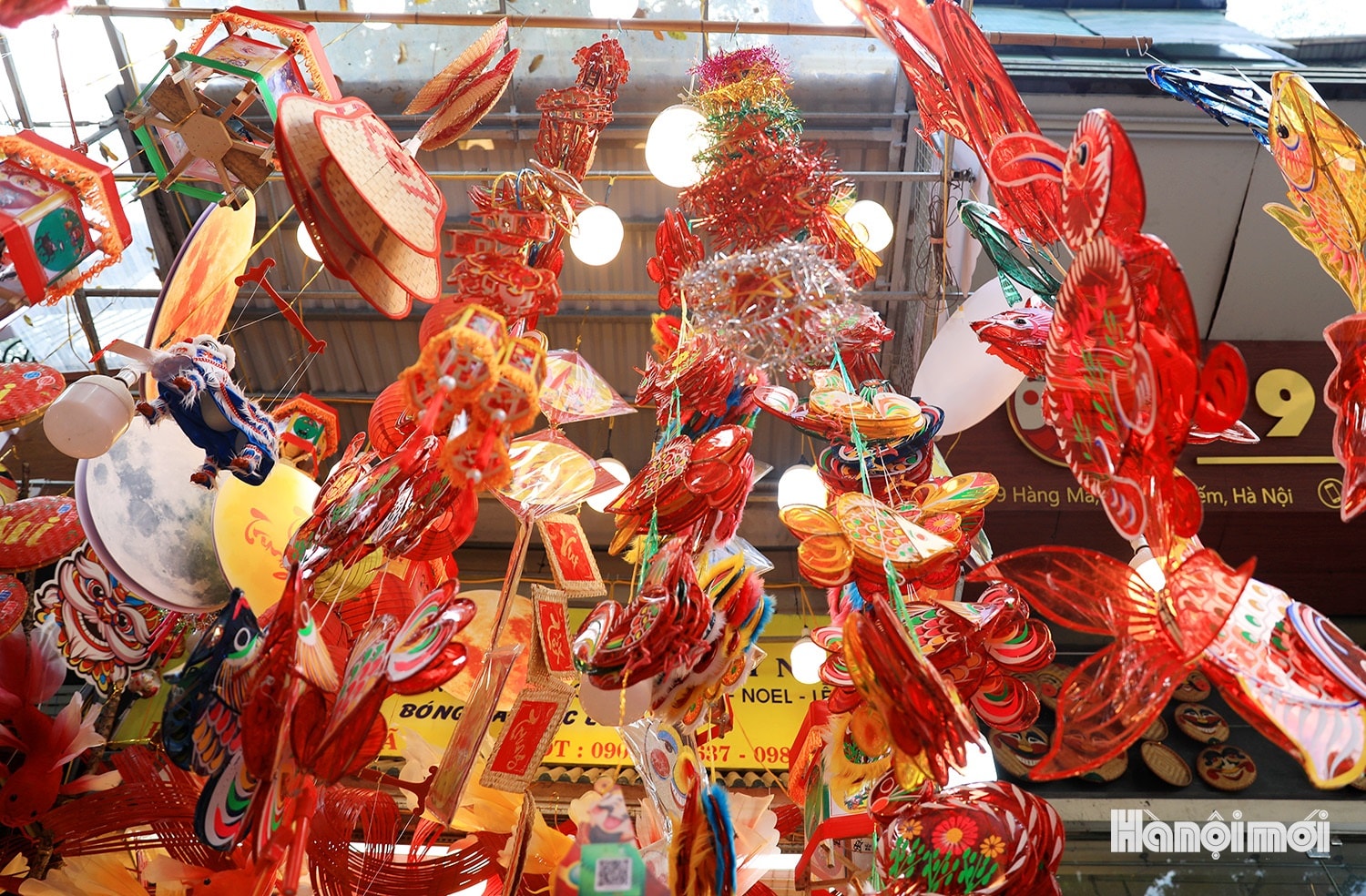 W_trung-thu-som-tren-pho-hang-ma-8.jpg
