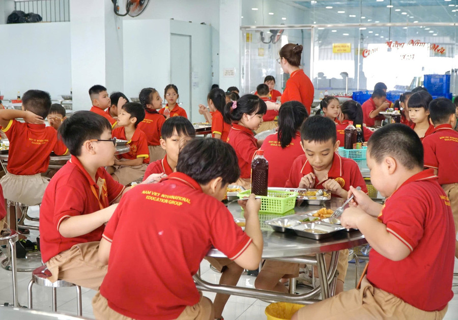 ren-ky-nang-cho-hoc-sinh-lop-1-trong-to-chuc-ban-tru-4.jpg
