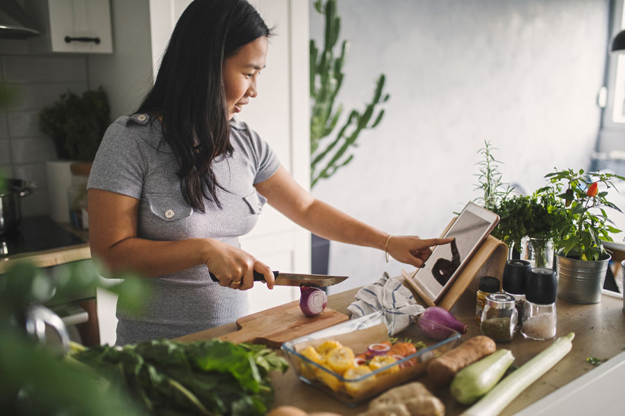 Người trẻ ăn chay để giảm tác động đến môi trường.