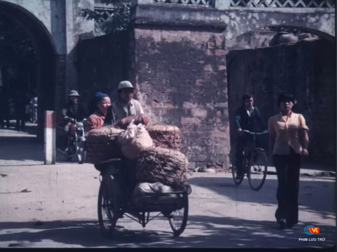 Một cảnh trong bộ phim tài liệu &quot;Hà Nội trong mắt ai&quot; của đạo diễn Trần Văn Thủy.