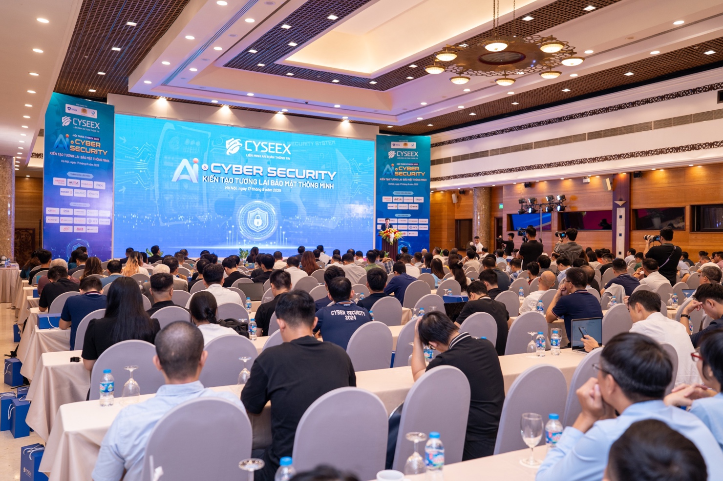 Toàn cảnh Hội thảo “AI & Cyber Security - Kiến tạo tương lai bảo mật thông minh” .