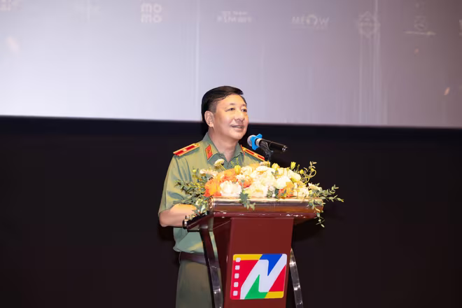 Thiếu tướng Đỗ Triệu Phong - Cục trưởng Cục Truyền thông CAND chia sẻ tại sự kiện công chiếu &quot;Tử chiến trên không&quot;