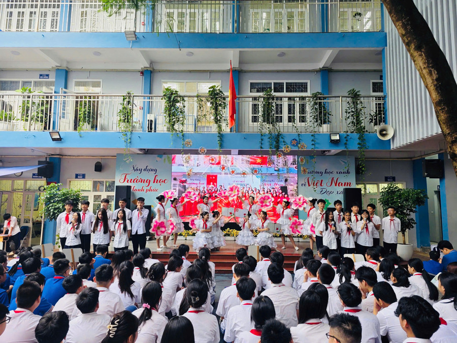 Tiết mục văn nghệ múa hát của các em học sinh nhà trường. cd-2.jpg