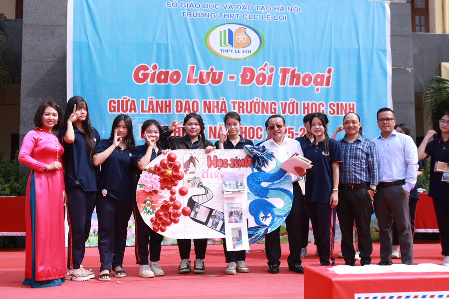 Hình ảnh đáng nhớ tại buổi đối thoại sáng 22/9. 16.jpg