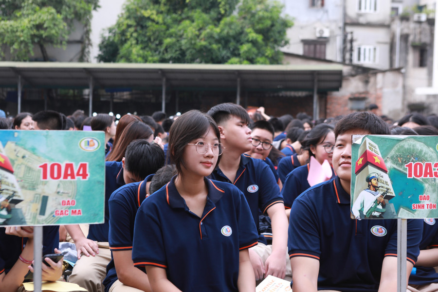 Thanh xuân 3 năm các em gắn bó với mái Trường THPT Chất lượng cao Lê Lợi sẽ là hành trang quan trọng để bước vào đời, chinh phục những ước mơ cao hơn. 7.jpg